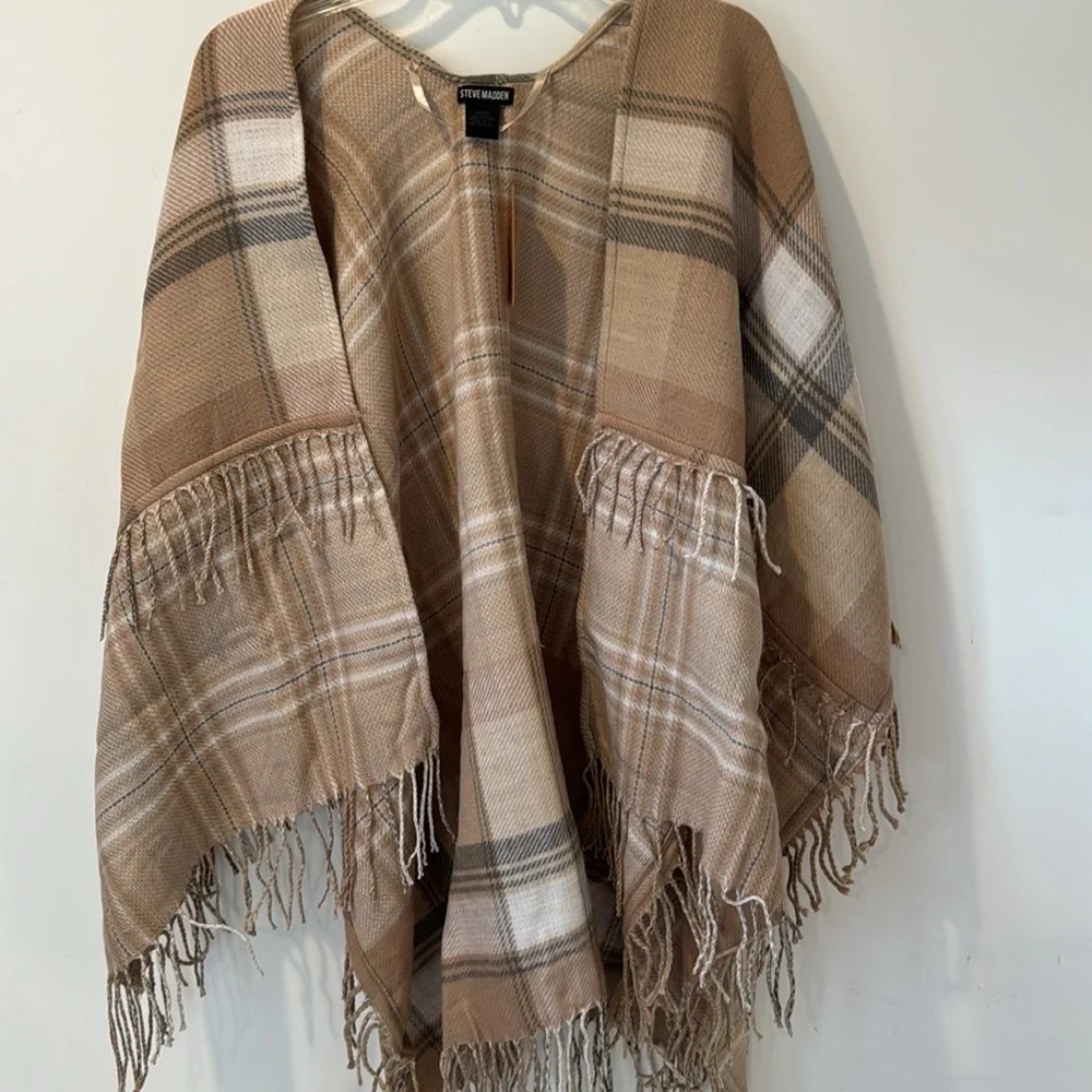 Steve Madden Tartan Ruana with Fringe. - Picture 3 of 6
